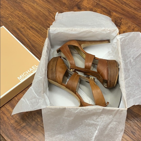 Michael Kors Berkeley T-Strap size 71/2 - Picture 5 of 5